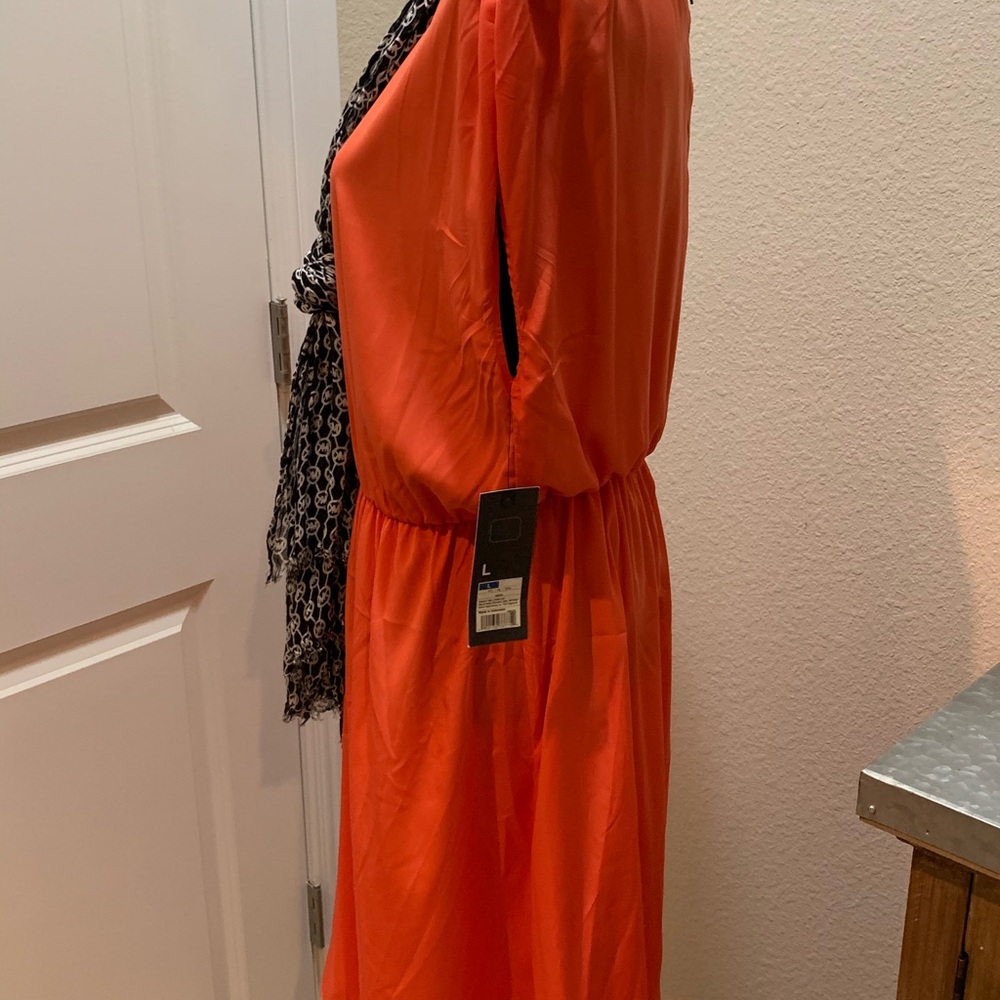 Dress - Picture 2 of 4
